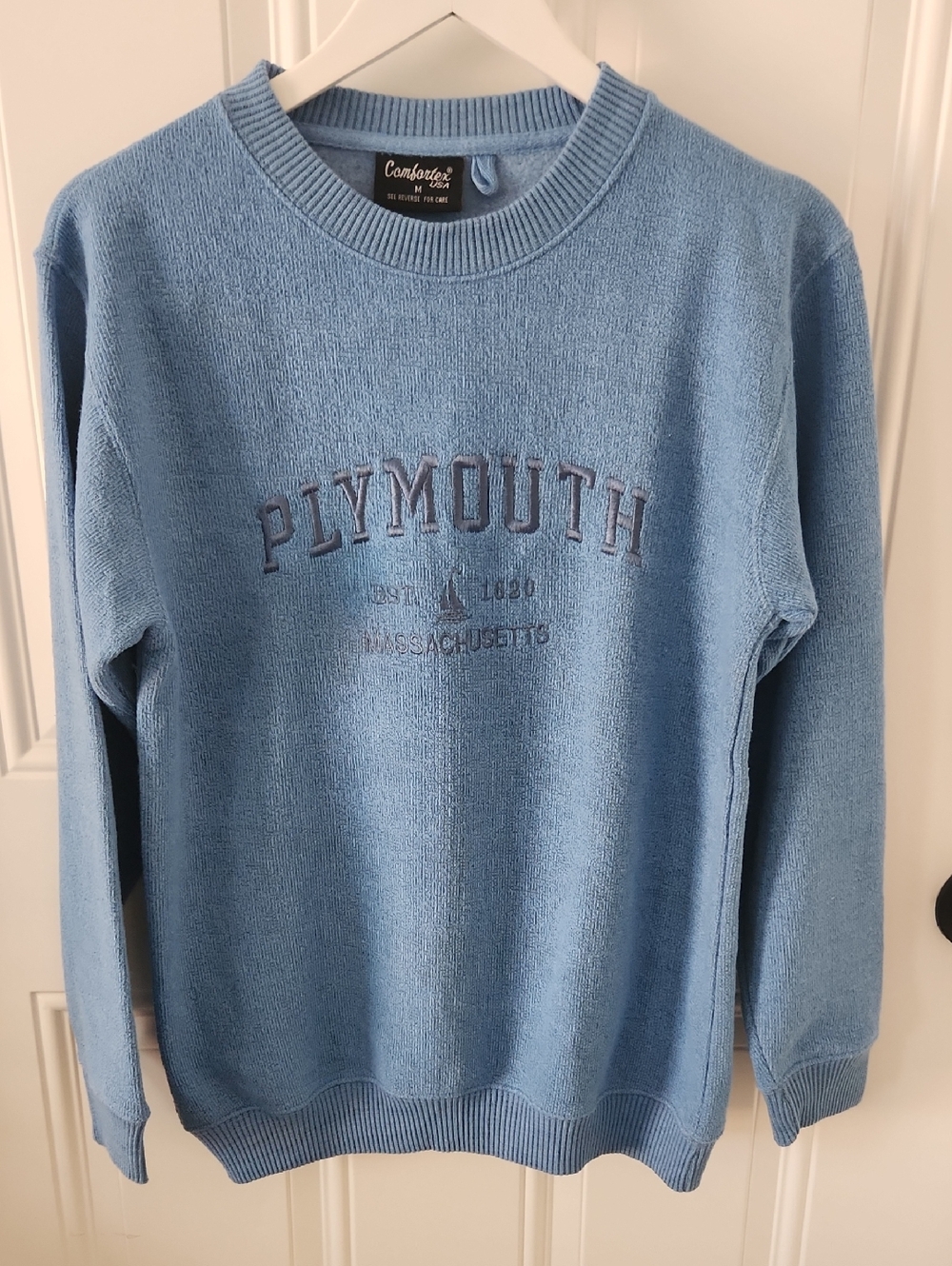 Women's Crewneck Sweatshirt in Light Blue - Plymouth Embroidered LIKE NEW!!